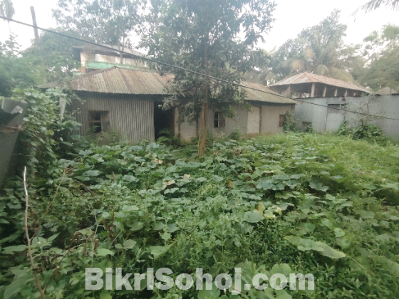 ৫ কাঠার উপর হাফ বিল্ডিং বাড়ি সহ জমি বিক্রয় করা হবে।